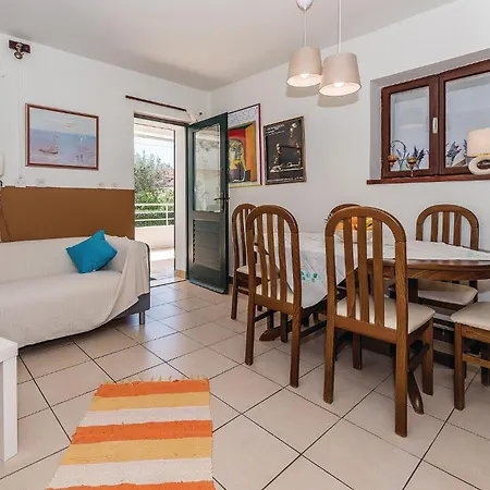 Four-bedroom In Semesterbostad Zaboric