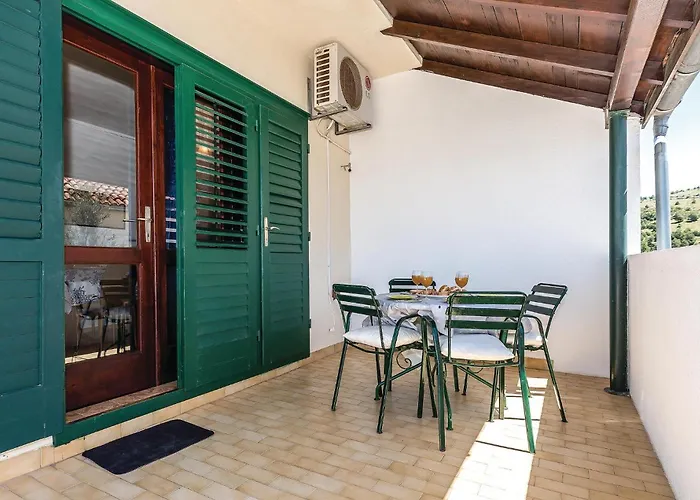 Vakantiehuis Four-bedroom In *